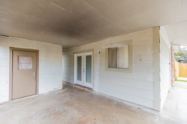 Building Photo - 442 Crestfield Dr