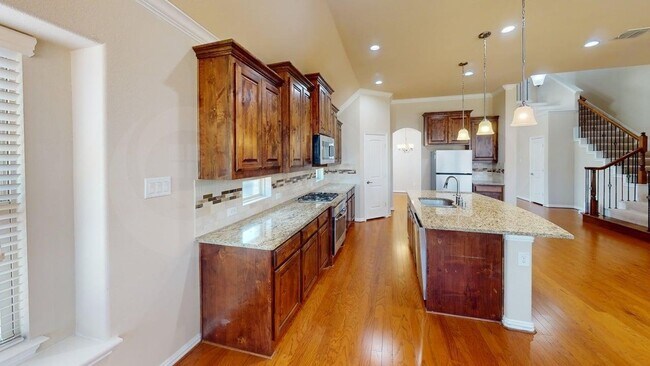 Building Photo - 700 Shrewsbury Pl