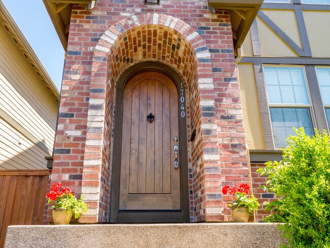 Foto del edificio - Charming Tudor in Edgewater on The Tualatin