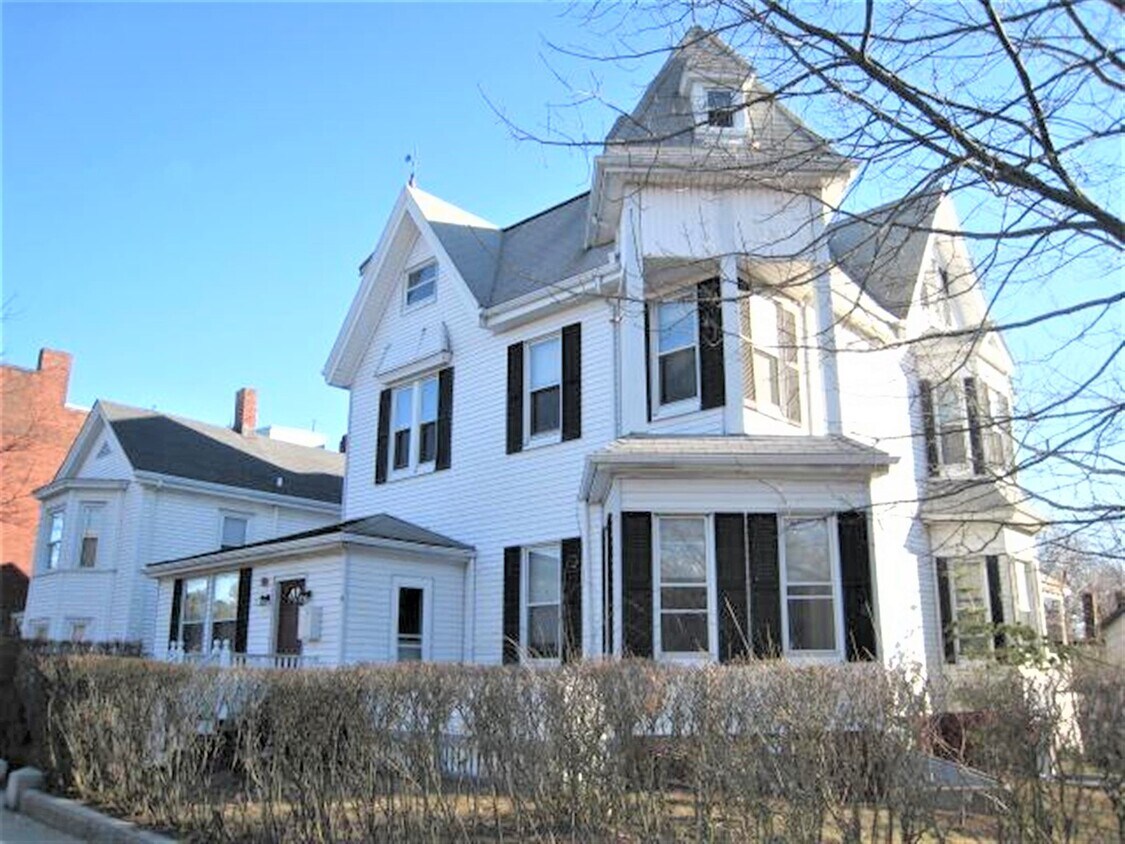 Primary Photo - 72 Highland Ave
