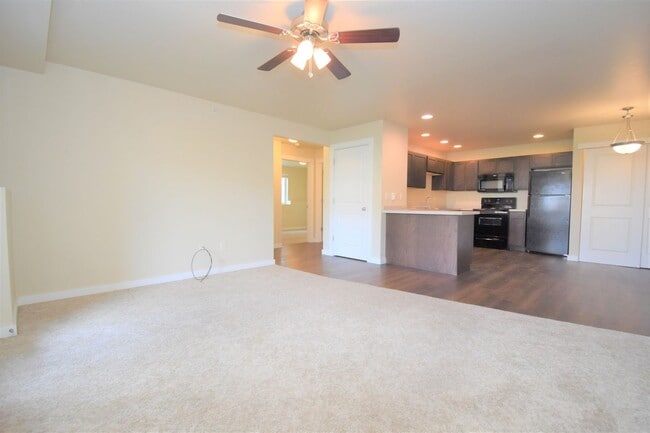 Building Photo - Beautiful 2 bedroom 2 bath