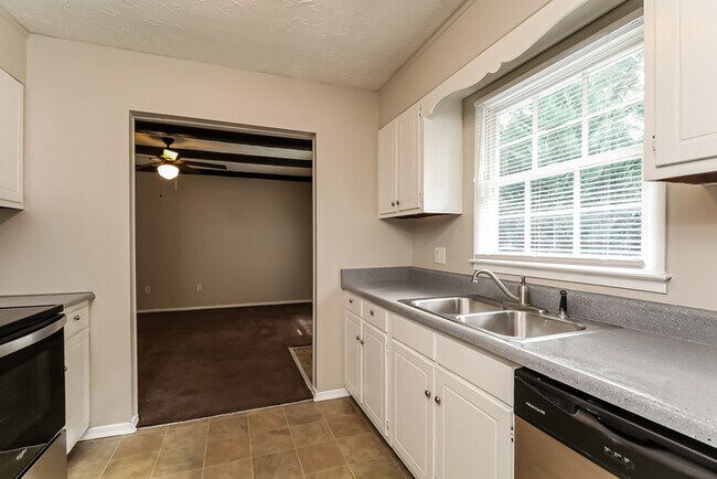 Building Photo - 207 Osmond Dr