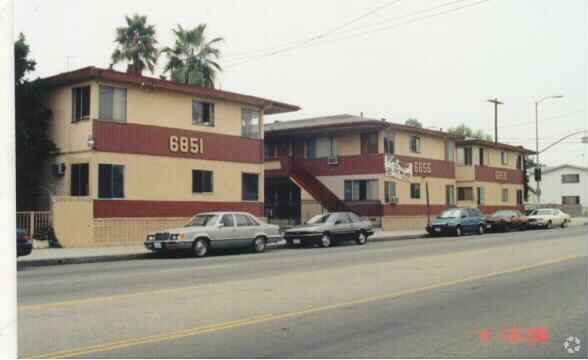 6851-6859 Coldwater Canyon Ave - 6851 Coldwater Canyon Ave