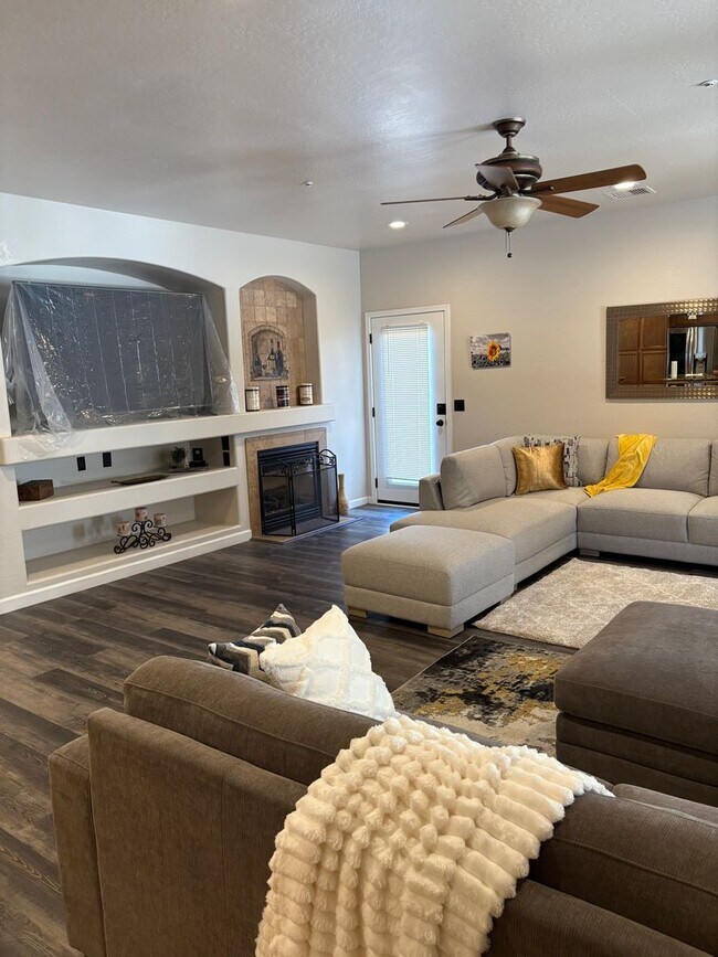 Building Photo - Furnished, 1-Year Long-Term Rental