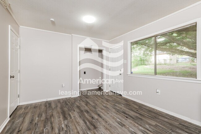 Building Photo - 471 Queen Theresa Ln