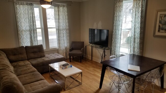 Foto del edificio - 1722 Carvell Ave