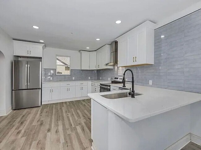 Foto del edificio - Coming Soon_ Renovated 5 bd/ 2 bth House in Norwood!