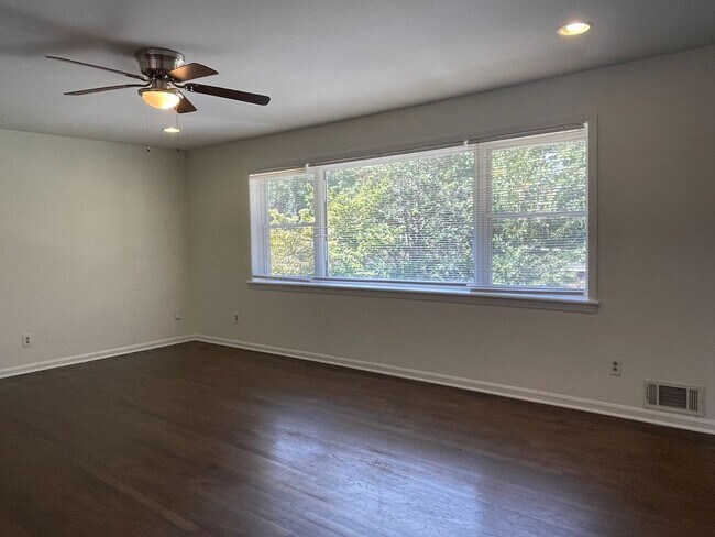 Building Photo - 665 Aline Dr NW