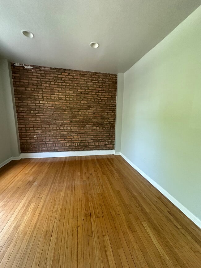 Building Photo - 4237 N Paulina St