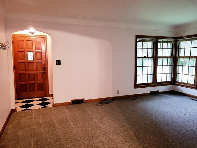 Foto del edificio - 5828 Elliot Ave