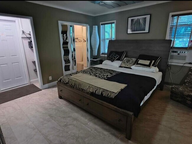 Foto del edificio - 5741 SW 24th Ave