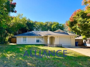 Building Photo - 546 Lancaster Ave