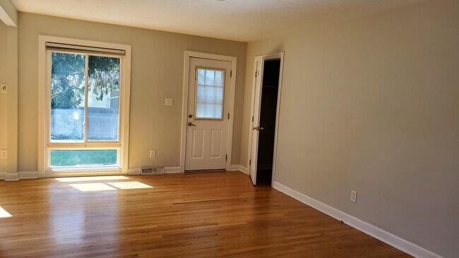 Building Photo - 3578 Sunset Dr