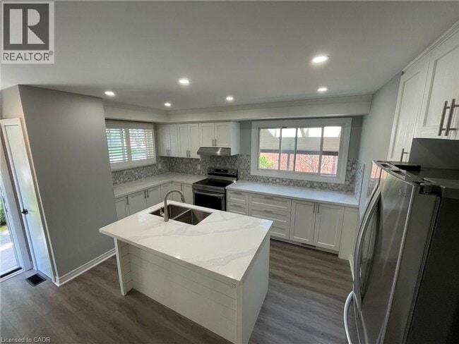 Building Photo - 37 Goldfinch Rd