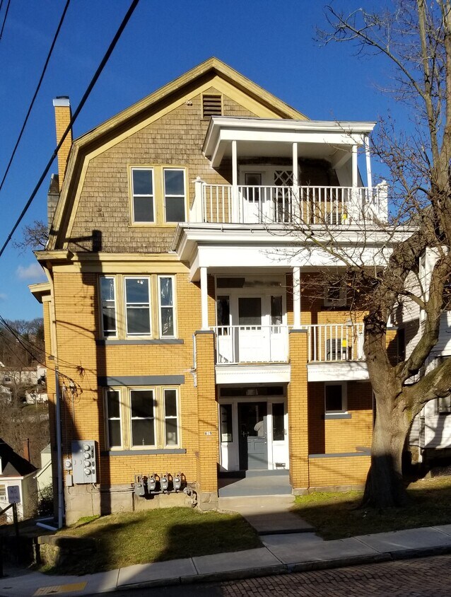 Edificio de apartamentos recientemente renovado - 629 Park Ave