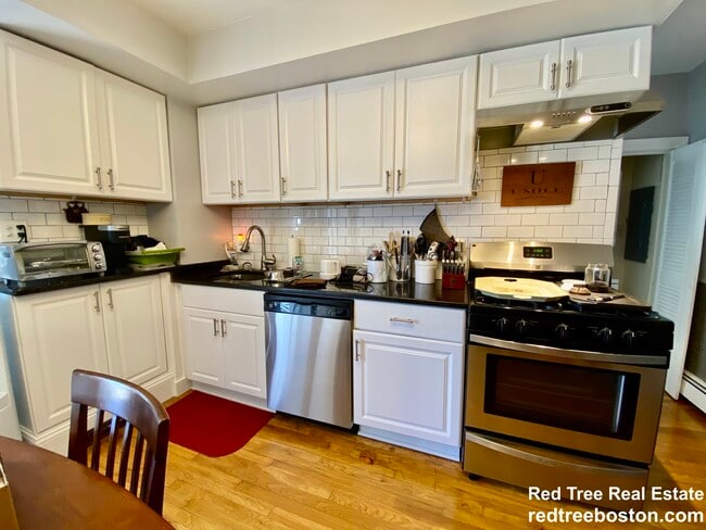 Building Photo - 56 Jackson St