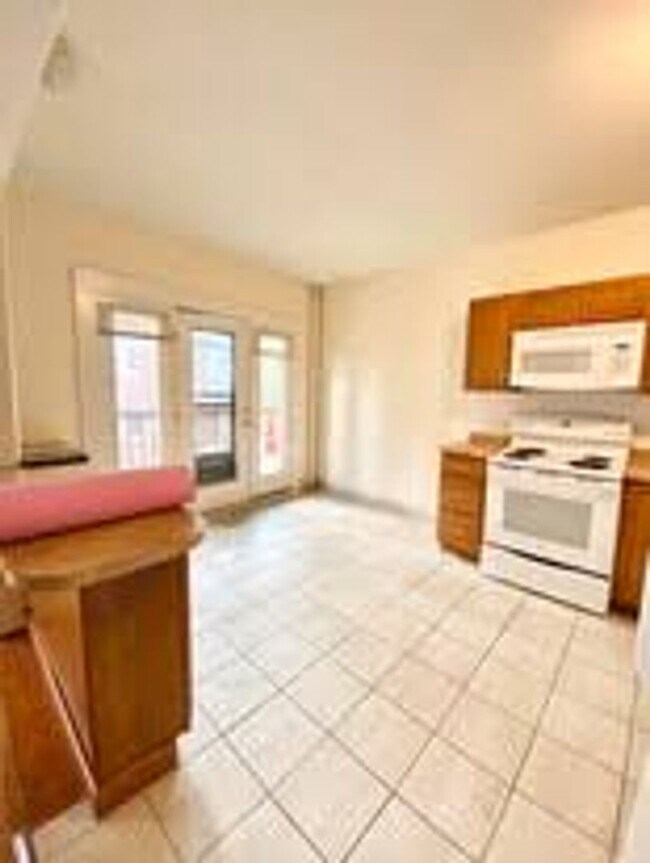 Foto del edificio - No Brokers Fee. Large Renovated Unit at Packard's Corner. Central AC, Balcony, Laundry