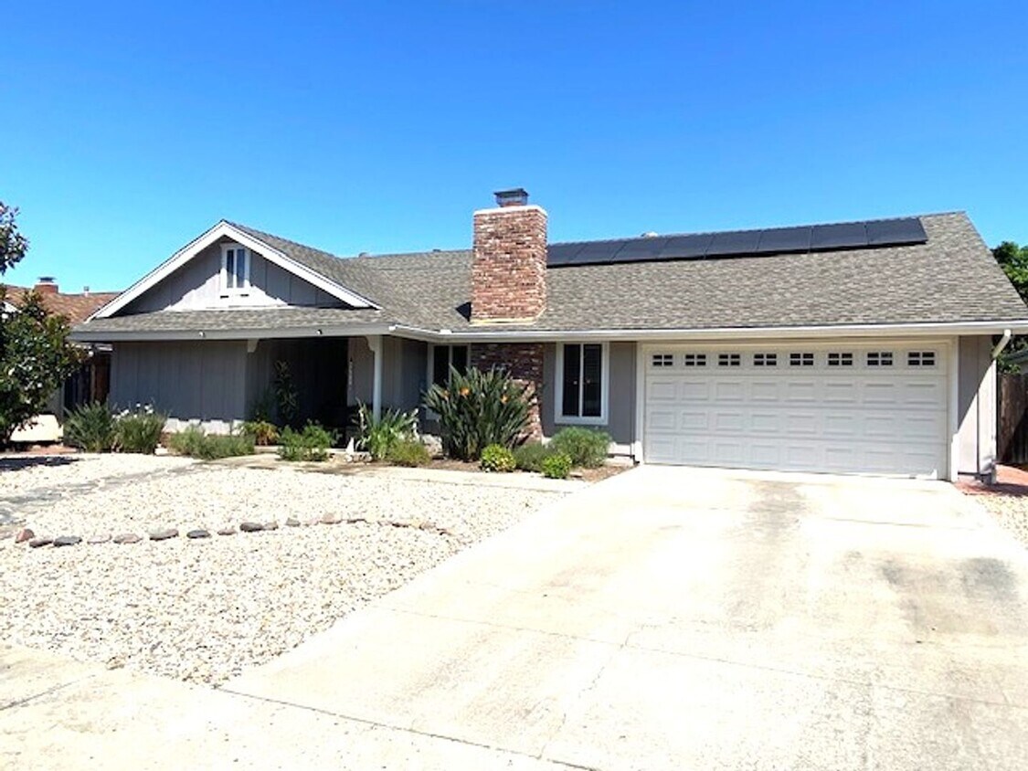 Primary Photo - Wonderful Poway house on a cul-de-sac with...