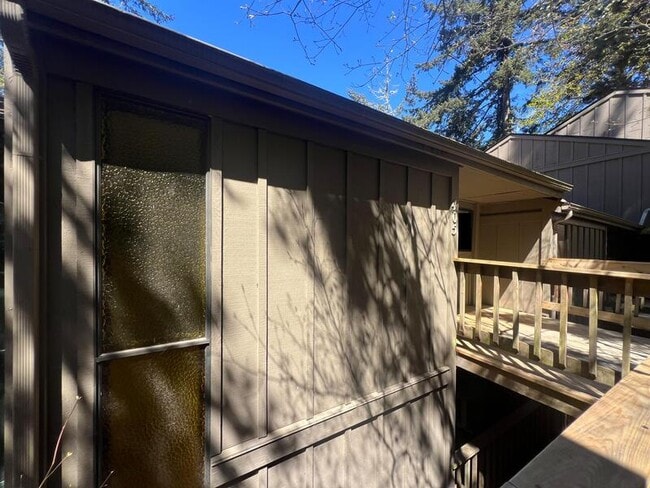 Building Photo - 405 Stonewood Dr