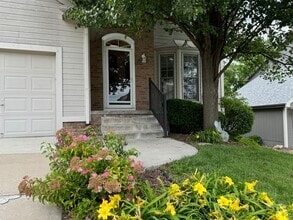 Building Photo - 546 S 188th Ave Cir