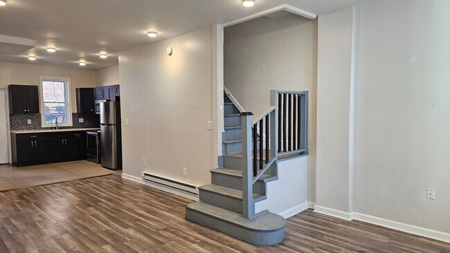 Foto del edificio - Spacious 3 bedroom 1 bath available soon!