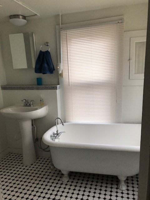 Bath with clawfoot tub - 911 W Church St