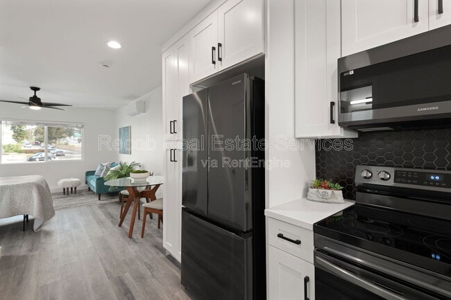 Building Photo - 1710 Hanford Dr