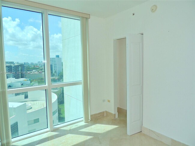 Foto del edificio - 480 NE 30th St