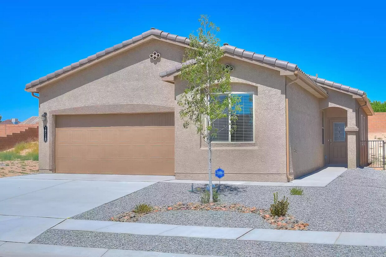 1718 Valle Vista Rd NW, Los Lunas, NM 87031 House Rental in Los Lunas