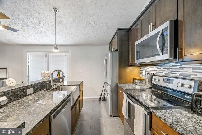Foto del edificio - 1422 Fairbanks Dr