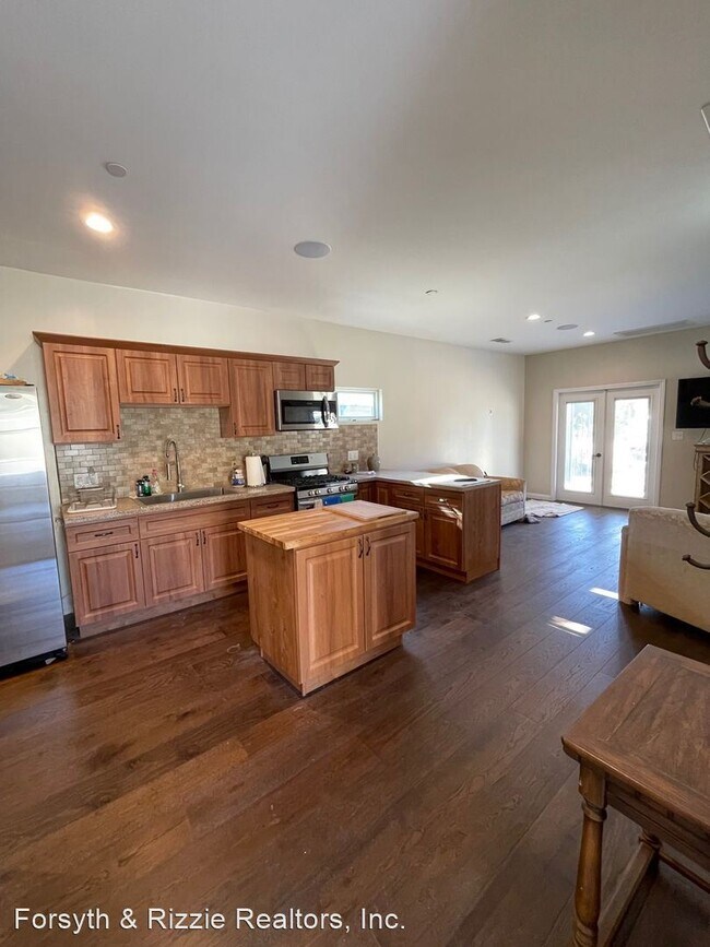 Building Photo - 1 br, 1.5 bath House - 2209 Yucca Drive