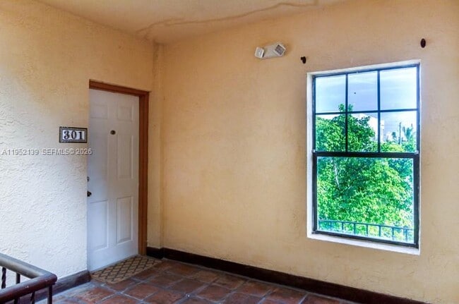 Building Photo - 934 Michigan Ave