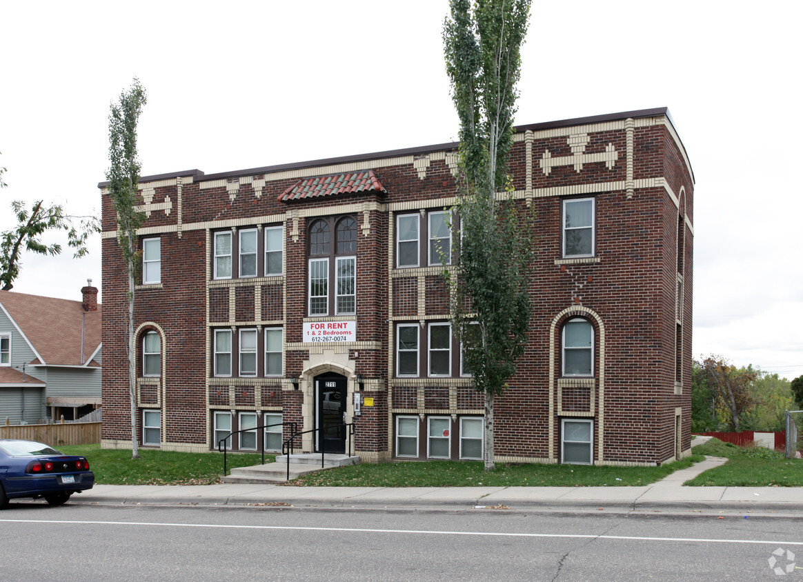 Primary Photo - Golden Valley Road Apartments