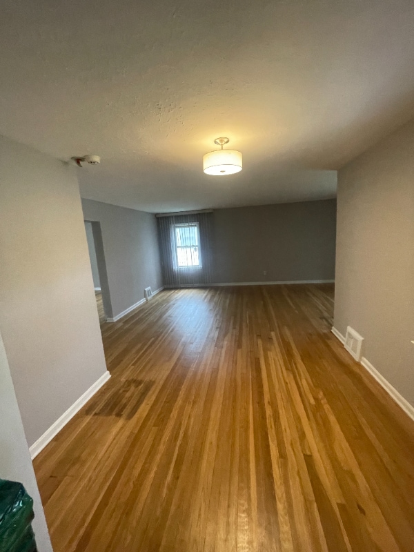 Foto del edificio - 1731 Warrensville Center Rd