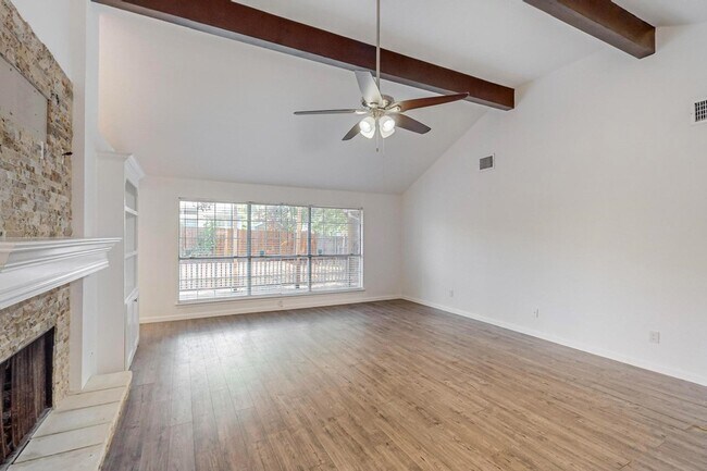 Foto del edificio - 8117 Rainbow Dr