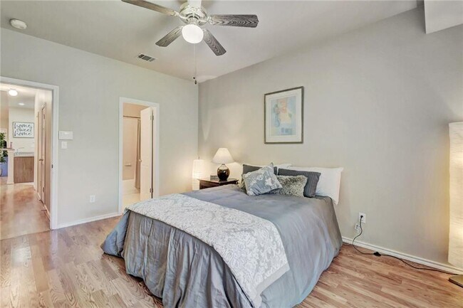 Foto del edificio - 8703 Weiser Dr