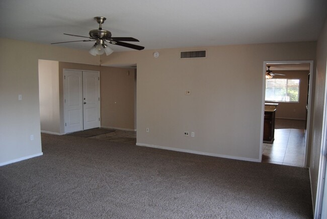 Foto del edificio - 5701 Daggett Ave