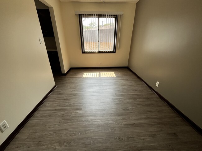 Building Photo - 428 Butternut Dr