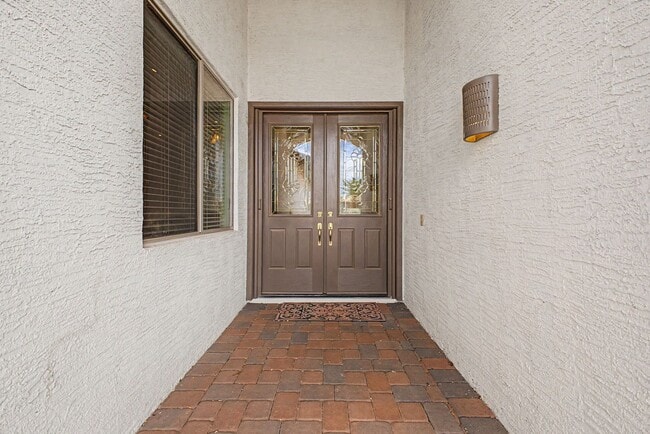 Building Photo - 24320 S Lakeway Dr