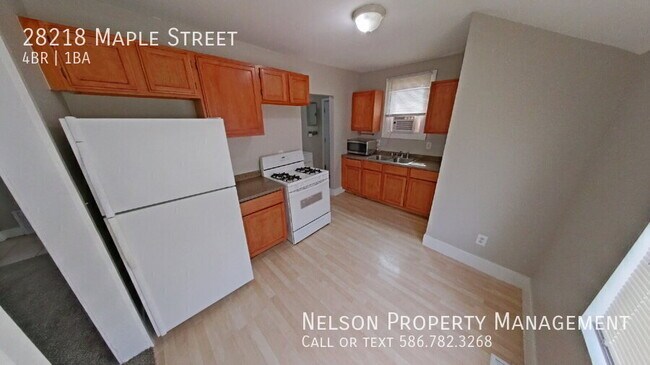 Foto del edificio - 28218 Maple St