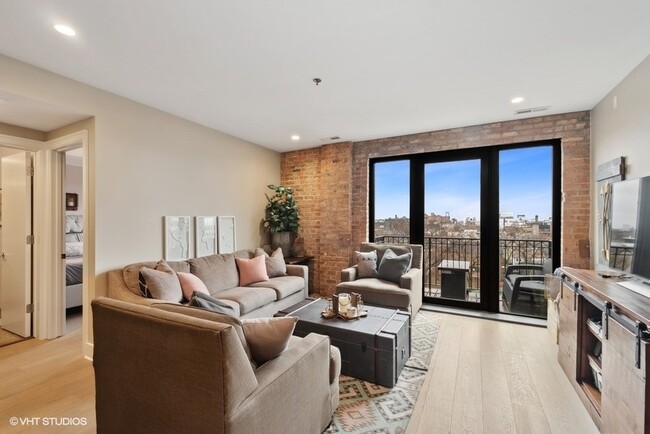 Living room - 1600 S Jefferson St
