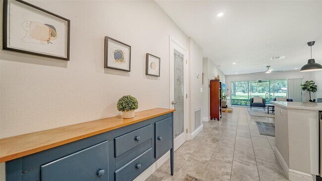 Foto del edificio - 7820 Palm Aire Ln
