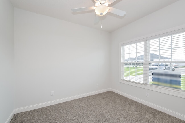 1074 Walker Point Way - SQFT 1153 - 010-photo-bedroom-12802058 - Walker Point