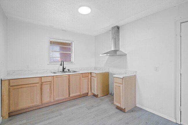 Foto del edificio - 1519 E Amherst St