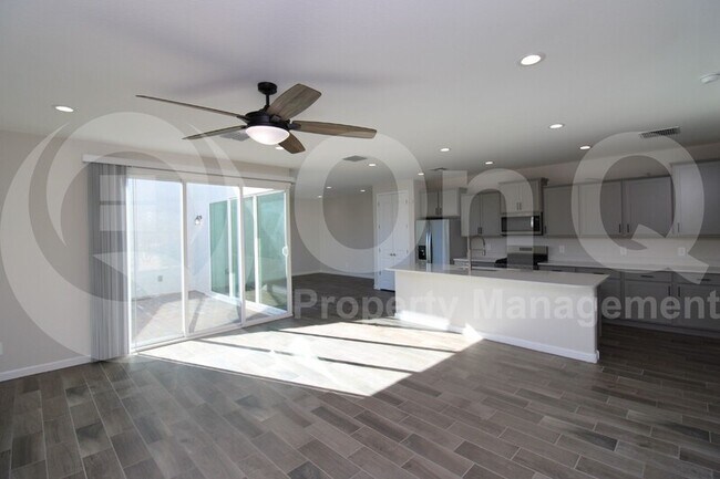 Building Photo - 38102 W Santa Maria St