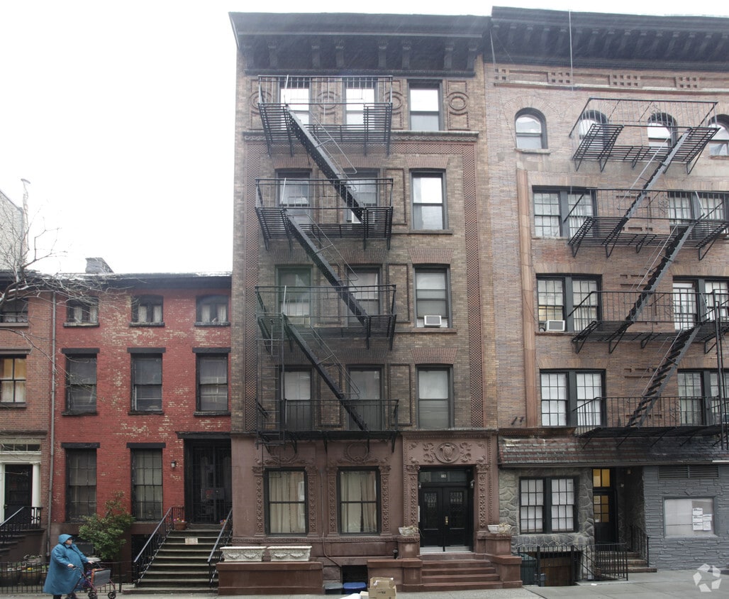 Building Photo - 69 Pineapple St