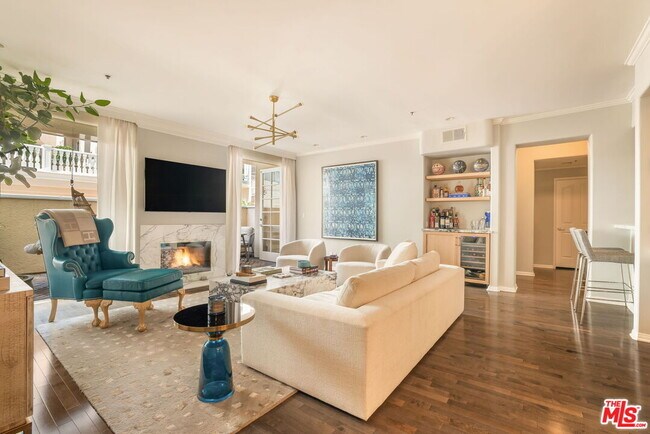 Foto del edificio - 930 N Doheny Dr