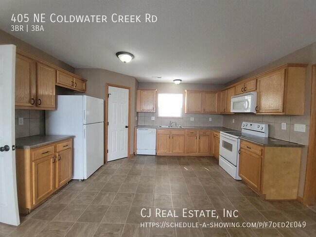Foto del edificio - 405 NE Coldwater Creek Dr