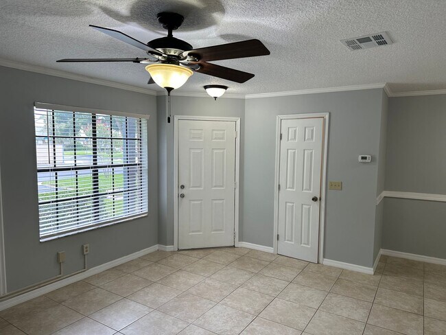 Foto del edificio - Completely renovated 3/2.5 Town home
