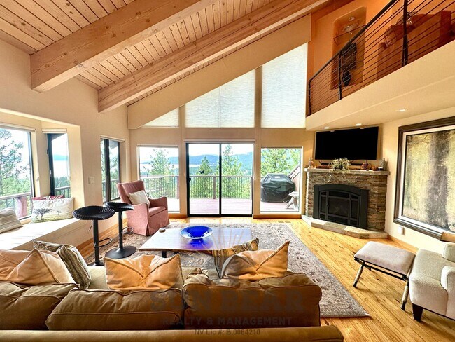 Building Photo - Panormic Lake Vew & Luxury Living in Tyrol...